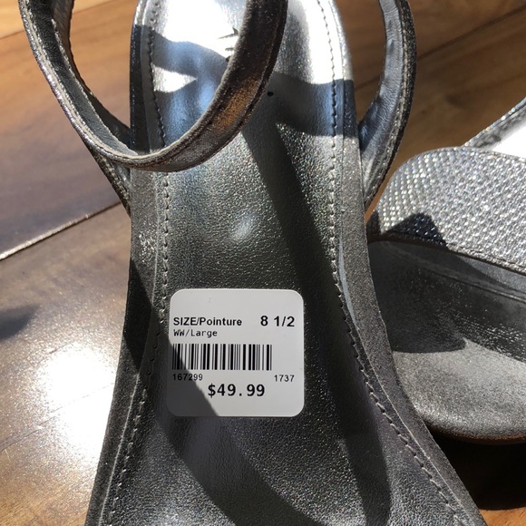 Silver Heels - Picture 2 of 2